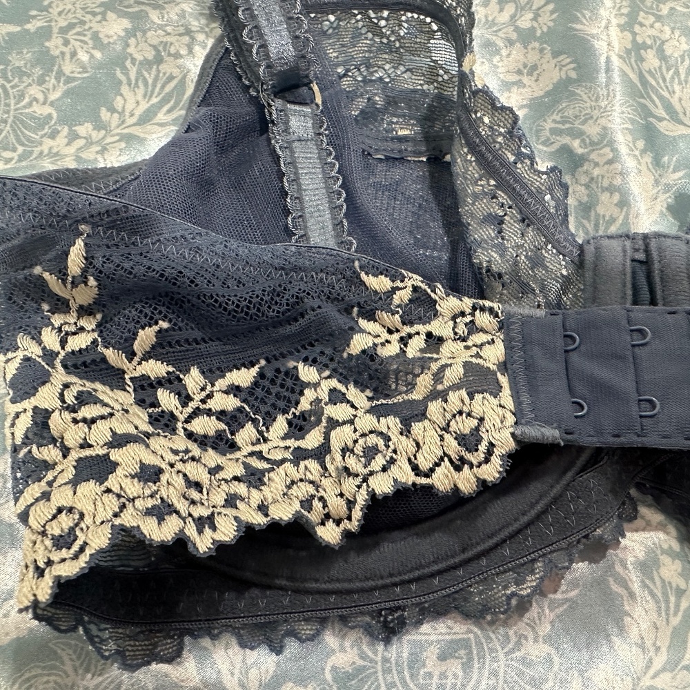 NWOT WACOAL BRA - Picture 3 of 6